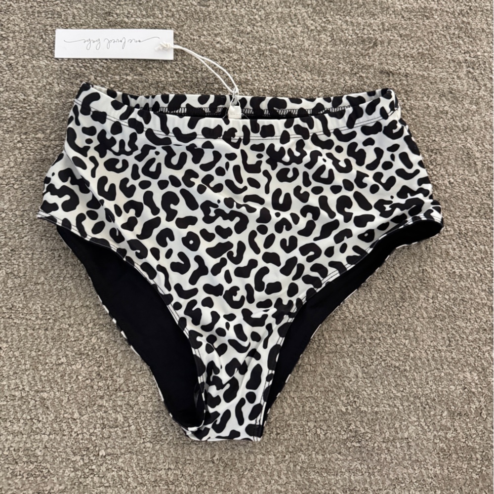 Leopard Print women’s bikini, bottom size large new with tags
